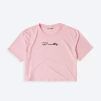 Camiseta corta para mujer marca OAXIS, con estampado de PRETTY en color Rosa