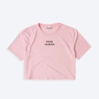 Camiseta corta para mujer marca OAXIS, con estampado de KING HUMAN en color Rosa