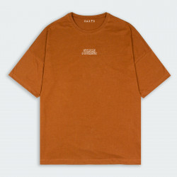 Camiseta para hombre oversize con estampado de STRONG en color Terracota