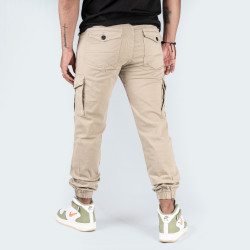 Combo de camiseta regular y jogger básico