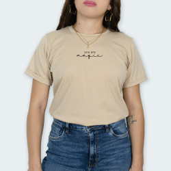 Camiseta para mujer con frase MAGIC en color Nude