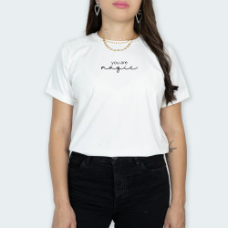 Camiseta para mujer con frase MAGIC en color Blanco Hueso