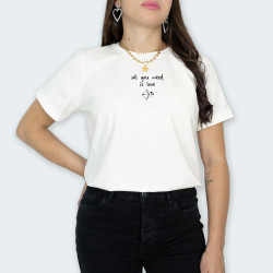 Camiseta para mujer NEED IS LOVE en color Blanco Hueso