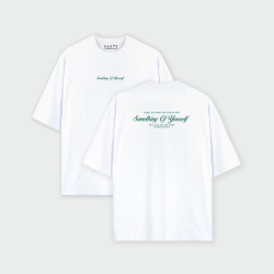 Oversize con estampado atrás de SOMETHING