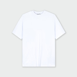 Combo de camiseta regular y jogger básico