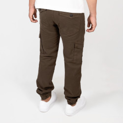 Combo de camiseta regular y jogger básico