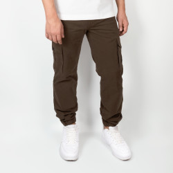 Combo de camiseta regular y jogger básico