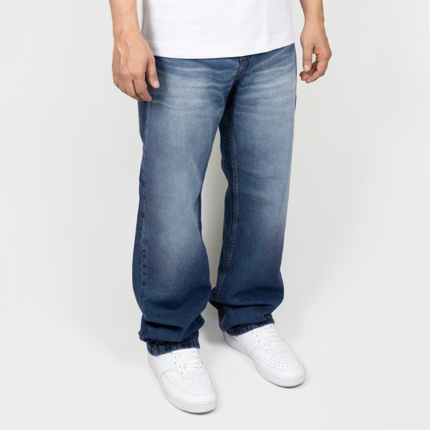 Combo jean y camiseta oversize básico