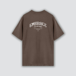 Camiseta premium estampada atrás EMBRACE