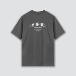 Camiseta premium estampada atrás EMBRACE